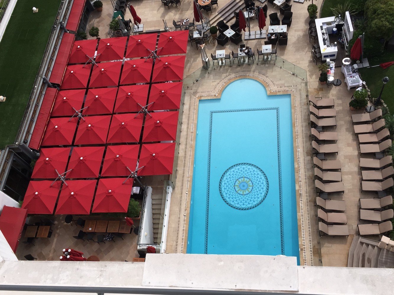 HOTEL UMBRELLA SYSTEMS / HOTEL SHADE SOLUTIONS