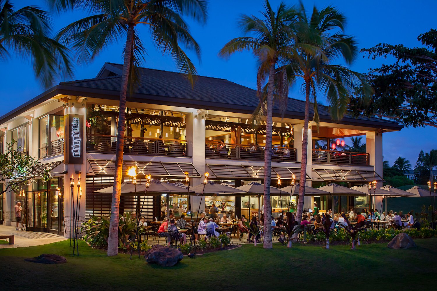 HOTEL UMBRELLA SYSTEMS / HOTEL SHADE SOLUTIONS