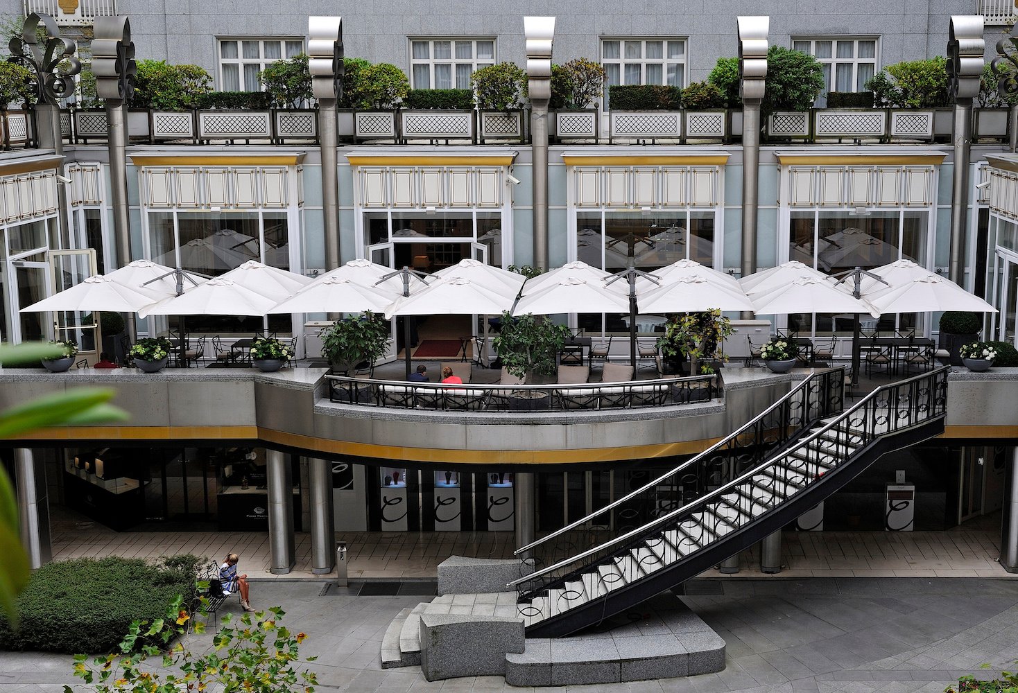 Superyacht Umbrella Systems / Superyacht Shade Solutions