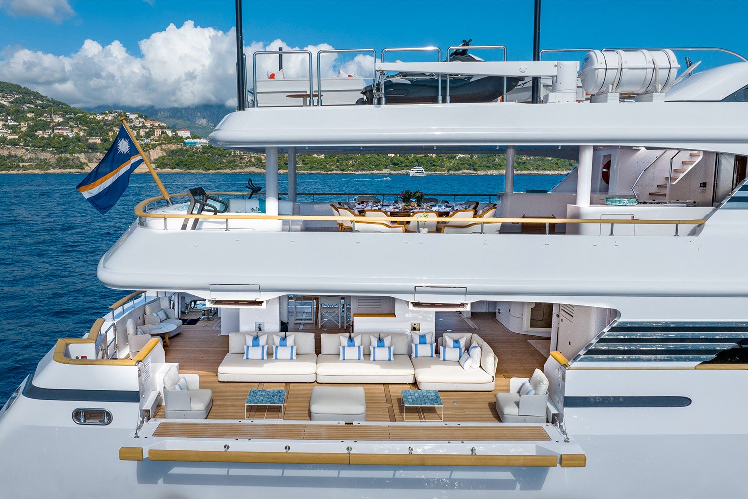 LUXURY YACHT INTERIOR DESIGN