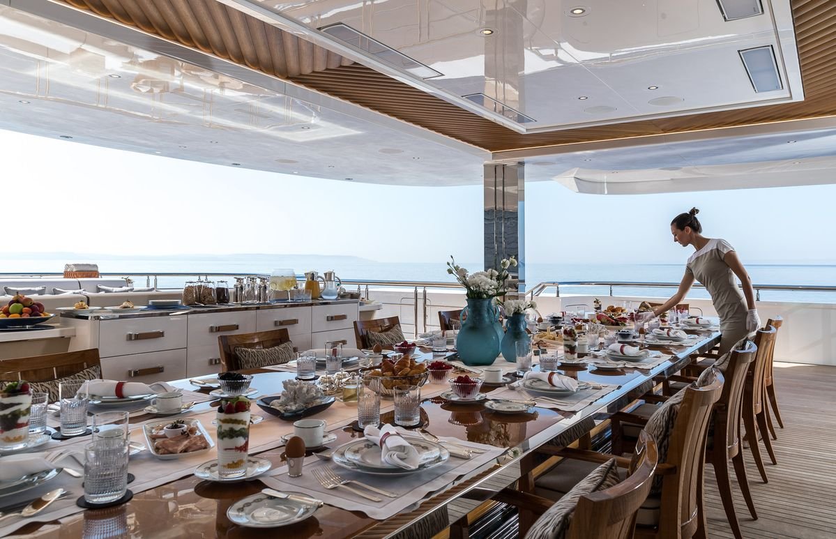 Outdoor Dining Trends on Superyachts for the Summer Season